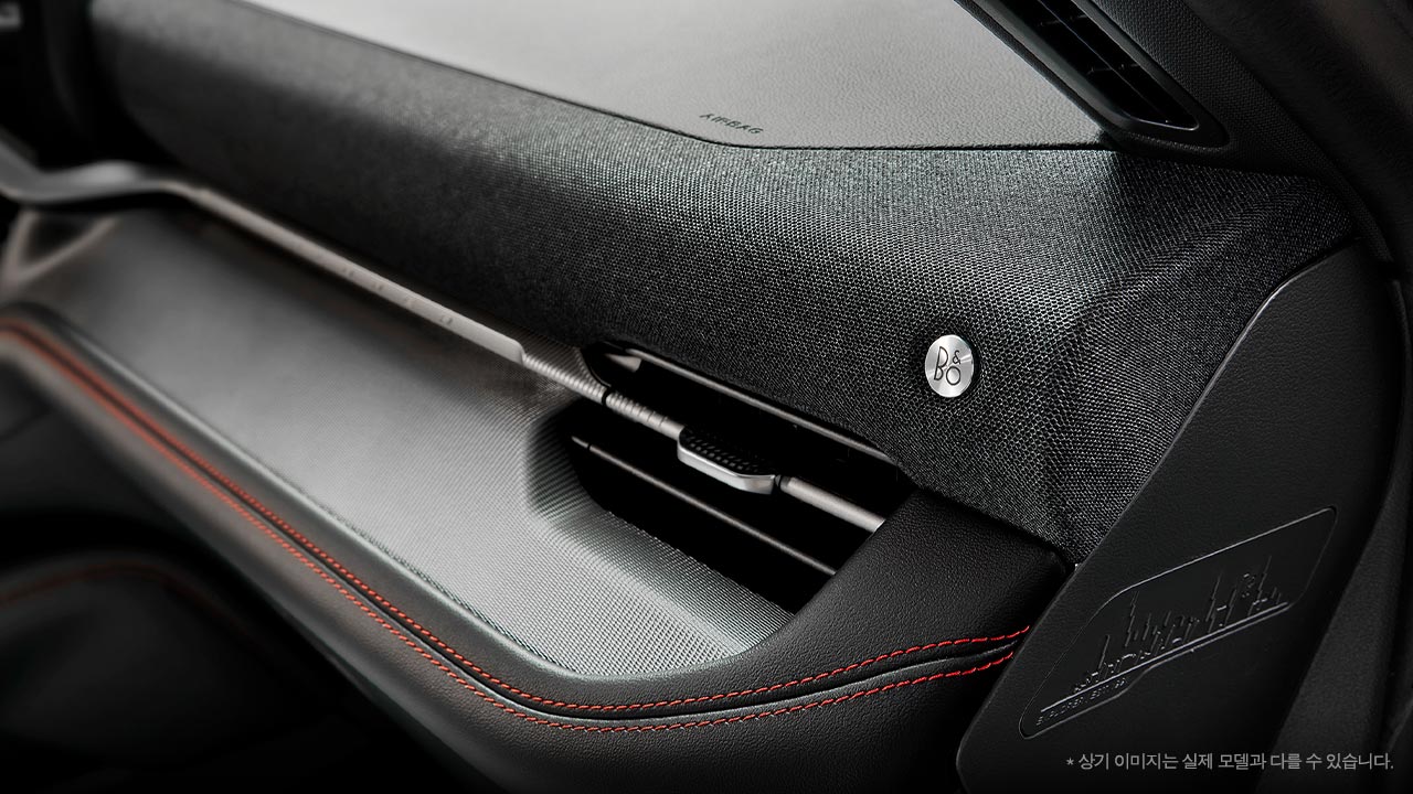 Explorer Gallery Interior 13